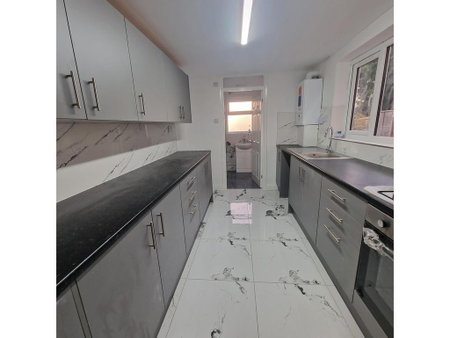 2 bedroom property to rent - Photo 2