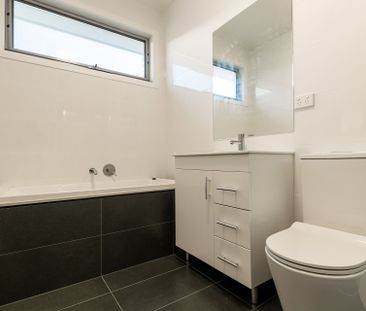 Unit 4/2 La Scala Court, - Photo 5