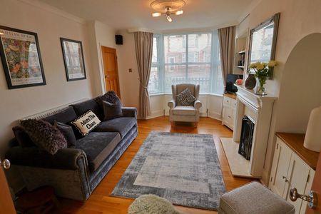 Torrington Avenue, Tile Hill, Coventry - Well Presented Family Home - Photo 2