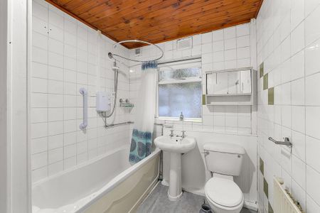 3 bedroom semi-detached house to rent - Photo 4