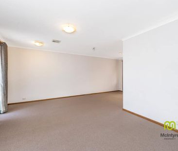 Spacious Four Bedroom Family Home in Great Location! - Photo 4