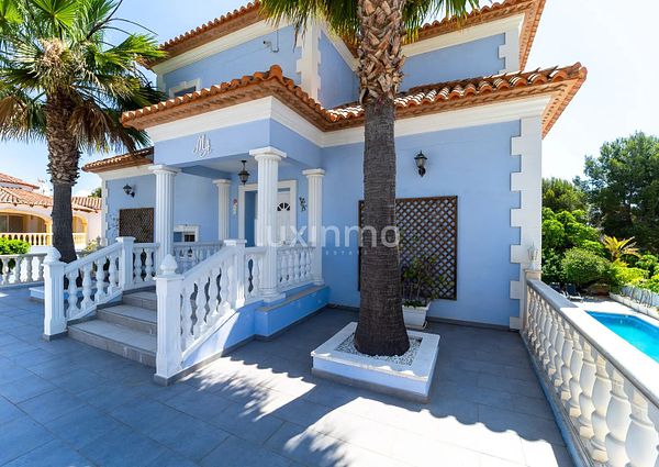 Stunning and large house for rent in the center of Calpe
