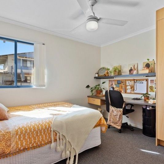 Private Room with Ensuite in Fully Furnished Share Apartment - Photo 1