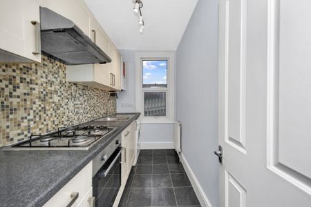 First Floor Flat - Photo 4