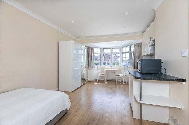 Studio to rent - Photo 1