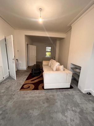 5 bedroom semi-detached house to rent - Photo 1