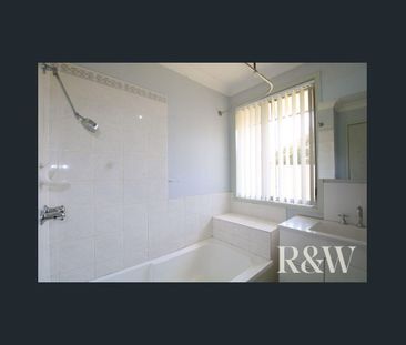 GREAT FAMILY HOME! - Photo 4