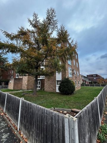 Hawthorn Court, SM1 - Photo 5