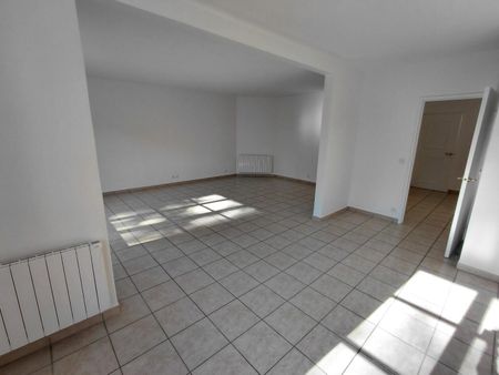 location Appartement T5 DE 108.1m² À VERSAILLES - Photo 2
