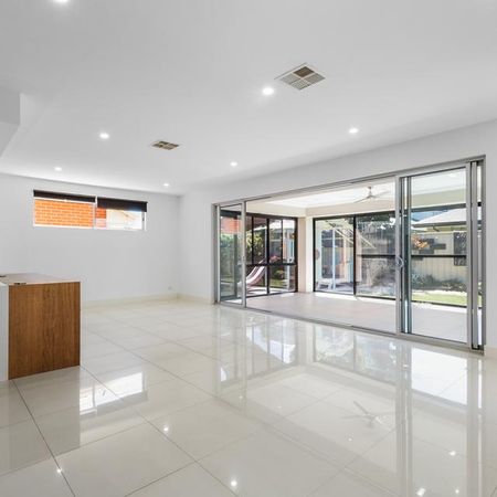 598A Sir Donald Bradman Drive - Photo 2