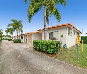 Renovated Villa â New Floors, New AC, Furnished! - Photo 1