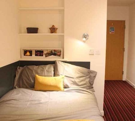 Four Bed Apartment (Shared) - Photo 3