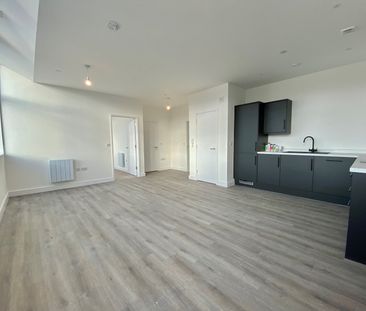 Peterborough - Photo 2