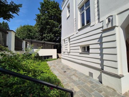 Altbaujuwel auf der Gugl! 143 m² WNFL + 16 m² Balkon, 4 Zimmer, generalsaniert, Küche möbliert! - Photo 4