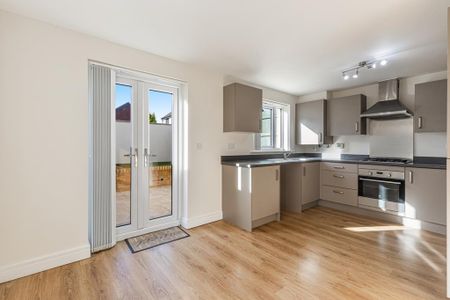 3 bedroom semi-detached house to rent - Photo 4