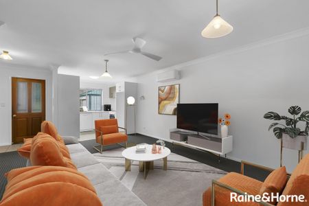Spacious, Fully Air Conditioned Townhouse in sought after Street! - Photo 5