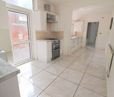 3 bedroom terraced house to rent - Photo 5