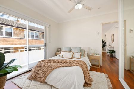 Bright & Breezy Apartment in Prime Dee Why Setting - Photo 5