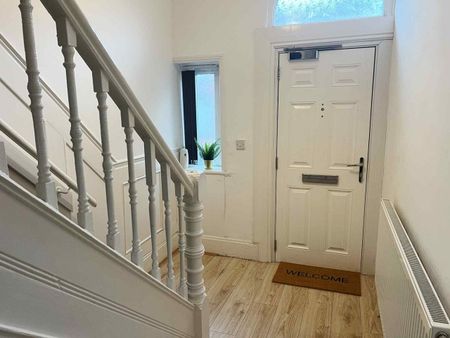 Room in a Shared House, Esmond Street, L6 - Photo 2