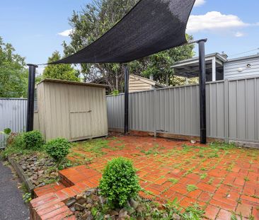 Charming 2 Bedroom in Prime Location - Photo 1