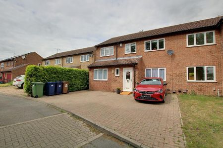 4 bedroom semi-detached house to rent - Photo 5