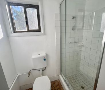 4 BEDROOM FAMILY HOME - Photo 6