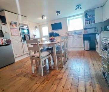 3 bedroom end of terrace house to rent - Photo 3