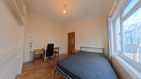 6 bedroom terraced house to rent - Photo 5