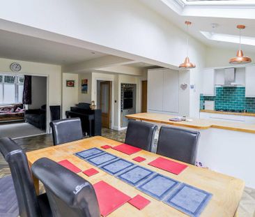 4 bedroom semi-detached house to rent - Photo 3