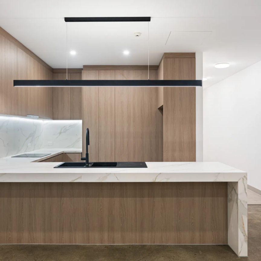Fully Renovated, Spacious One-Bedroom Apartment in Prime Fitzroy Location - Photo 1