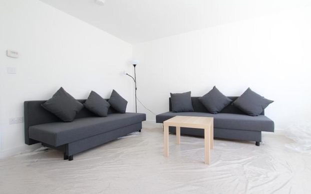 ** STUDENT house** located just a 5 minute walk from the University, in new developmet, Scholars Chase. Offered on a furnished basis, available in July 2026. BILLS EXCLUDED - Photo 1