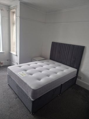 Room in a Shared House, Melfort Rd, CR7 - Photo 1