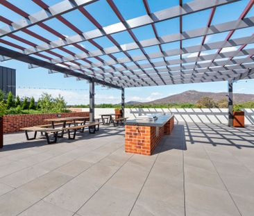 Fully Furnished Modern One-Bedroom Apartment in the City Center - Photo 1