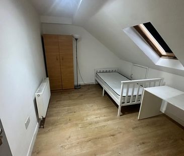 3 Bed Flat, Leopold Road, NW10 - Photo 3