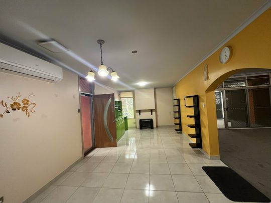 3 BEDROOM, 1 BATHROOM HOUSE IN BRAITLING WITH OUTDOOR SPA - Photo 1