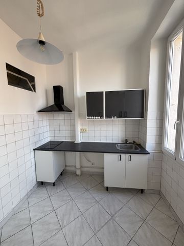 Location Appartement 1 pièce 31m² MARSEILLE 3ème - Photo 3