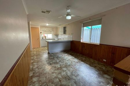 3x1 Australind close to schools - Photo 3