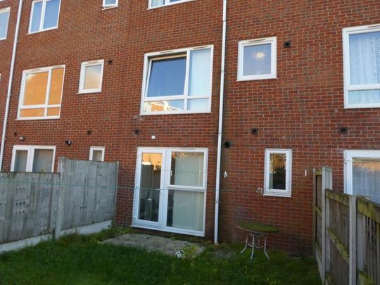 4 bedroom townhouse to rent - Photo 1