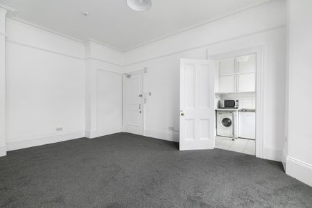 Studio to rent - Photo 2