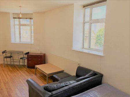 Studio to rent - Photo 3