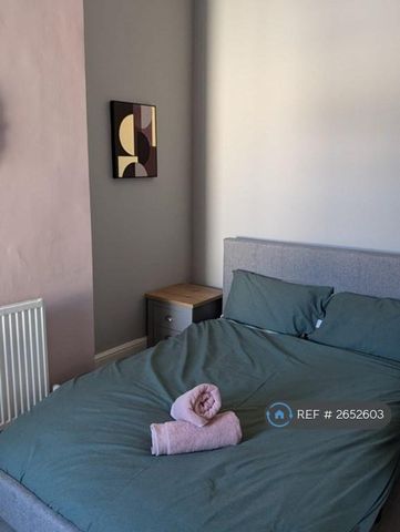 5 bedroom semi-detached house to rent - Photo 2