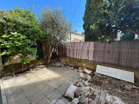 Location Maison 5 pièces 88m² VILLENEUVE LES AVIGNON 30400 - Photo 3