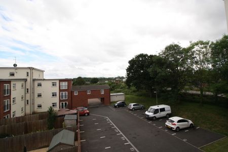 2 bedroom flat to let - Photo 5