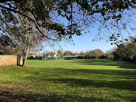 Gordon Road, Northfleet, Gravesend, DA11 - Photo 2