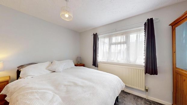 3 bedroom ground floor flat to rent - Photo 1