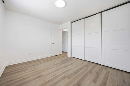 For Lease - 249 Hodgson Drive, Newmarket, Ontario - Photo 5