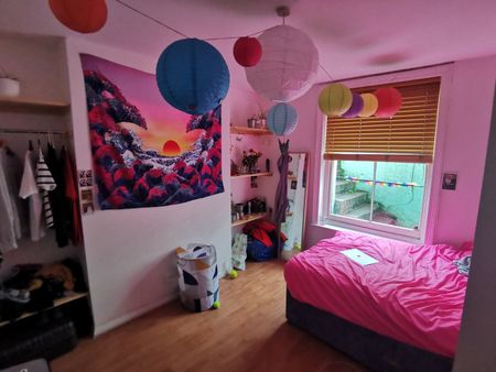 5 Bed Terraced House, Campbell Road, BN1 - Photo 2