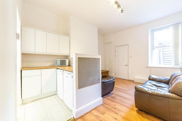 3 bedroom flat to rent - Photo 1