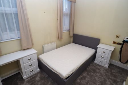1 bedroom Apartment to let - Photo 4