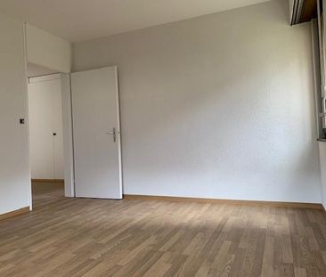 Bel appartement partiellement rénové de 4.5 pièces situé au rez-de-... - Photo 4